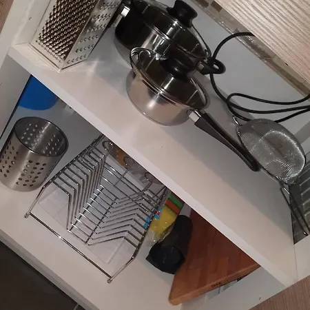 Jolantas Near The Airport Apartment